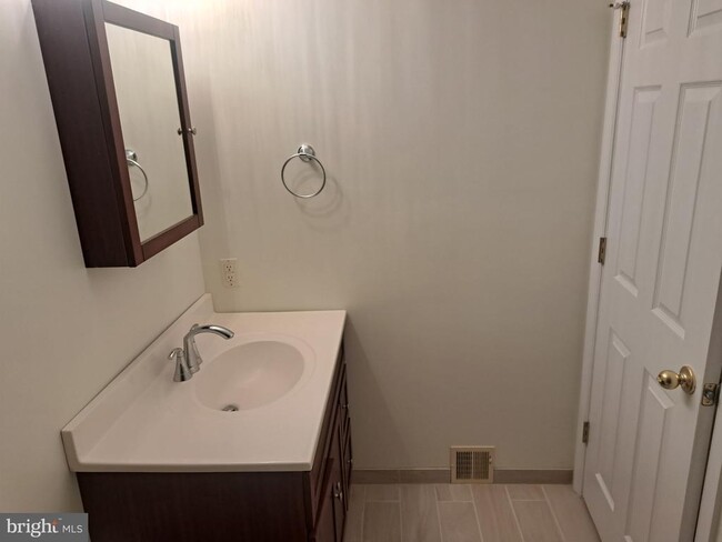 Building Photo - 598 Belmont Ave