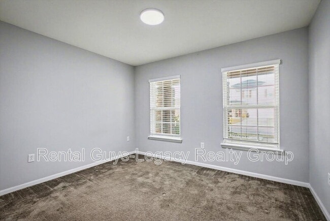 Building Photo - 5054 Oak Bend Ave