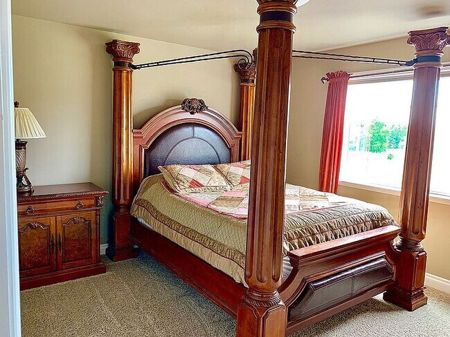 Building Photo - "Discover Your Dream Home: Spacious 4-Bedroom Sanctuary with 3 Full Baths in Beautiful Anchorage!"