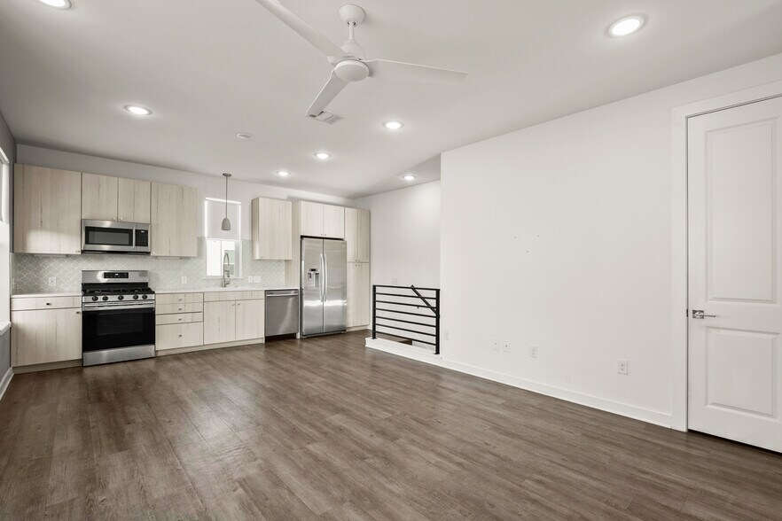 Building Photo - 2624 Metcalfe Rd