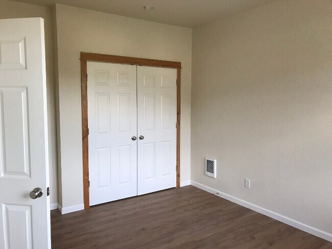 Building Photo - 1005 Chenowuth