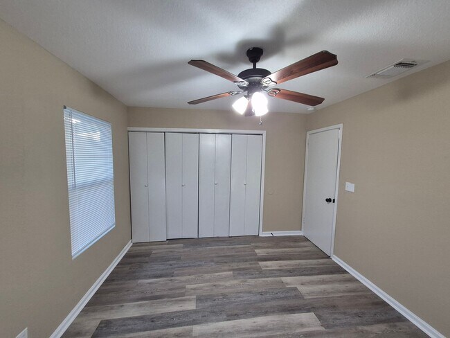 Building Photo - 7215 Glen Heights