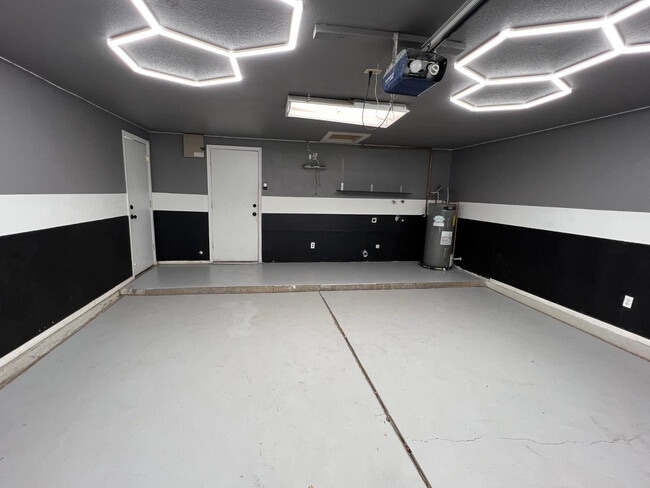 Building Photo - 4427 N 102nd Dr