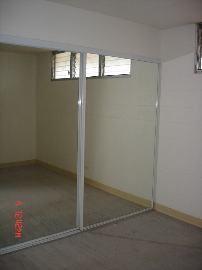 Building Photo - Partly Furnished 1 Bedroom 1 bath with 1 p...