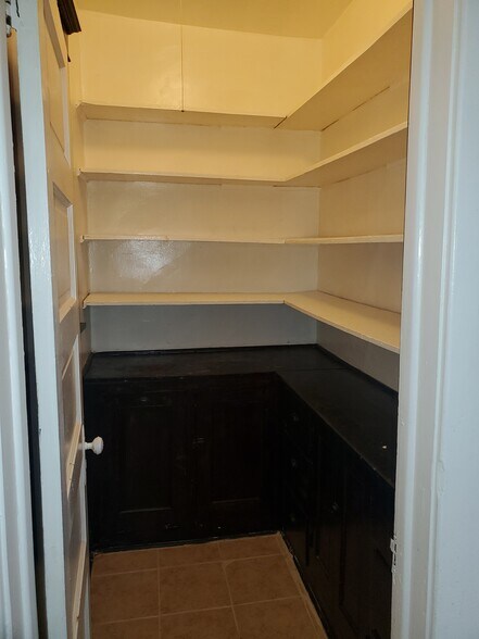 Building Photo - 11921 S Lowe Ave