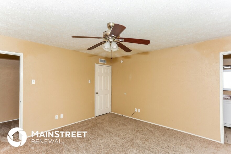 Building Photo - 6412 Sandhurst Ln E