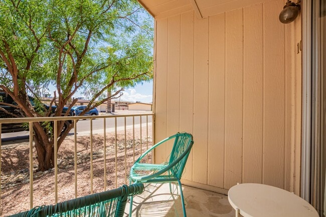 Building Photo - Scottsdale Condo