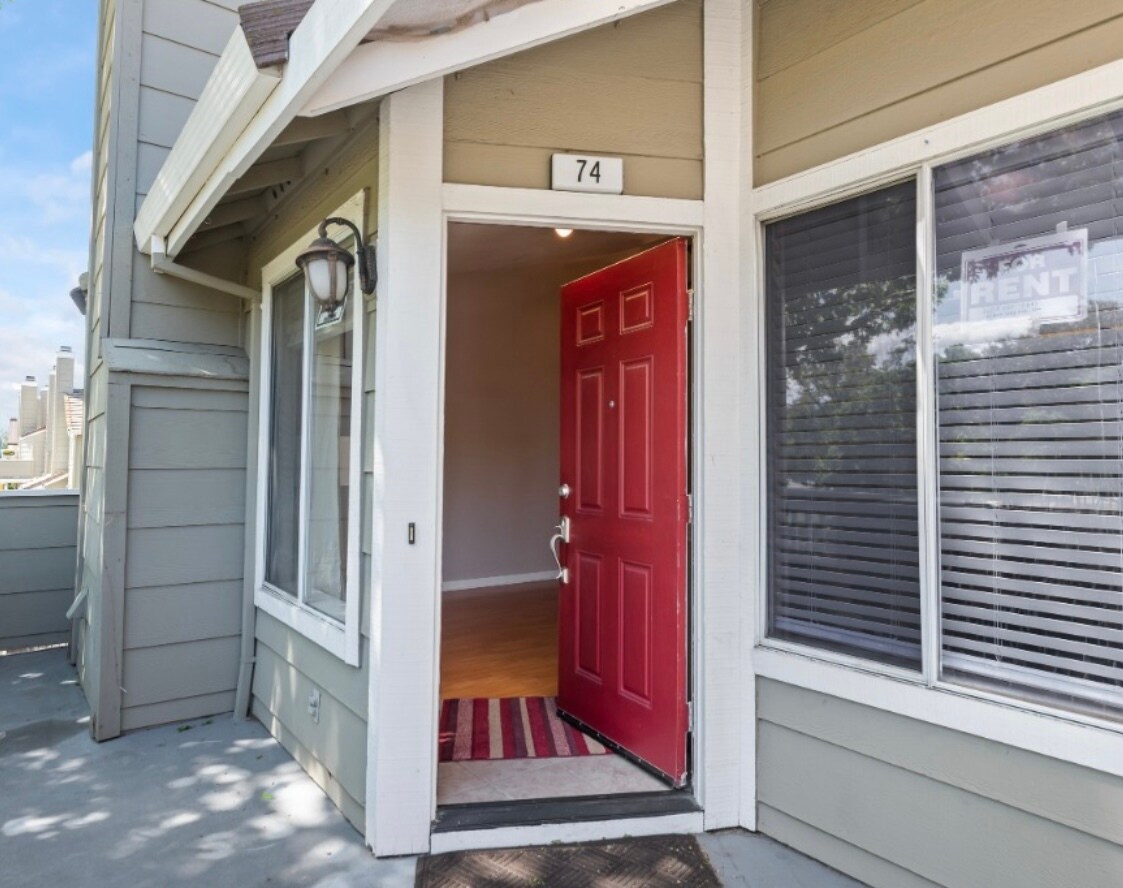 Building Photo - 74 Cherry Ridge Ln