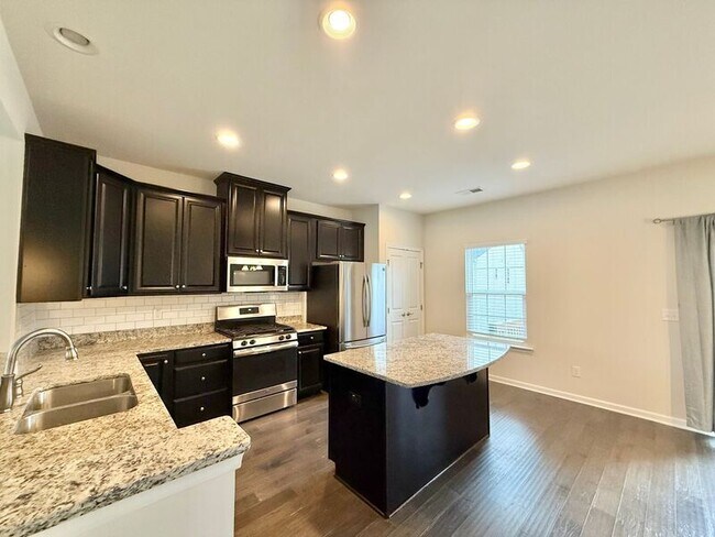 Building Photo - 113 Cross Country Way