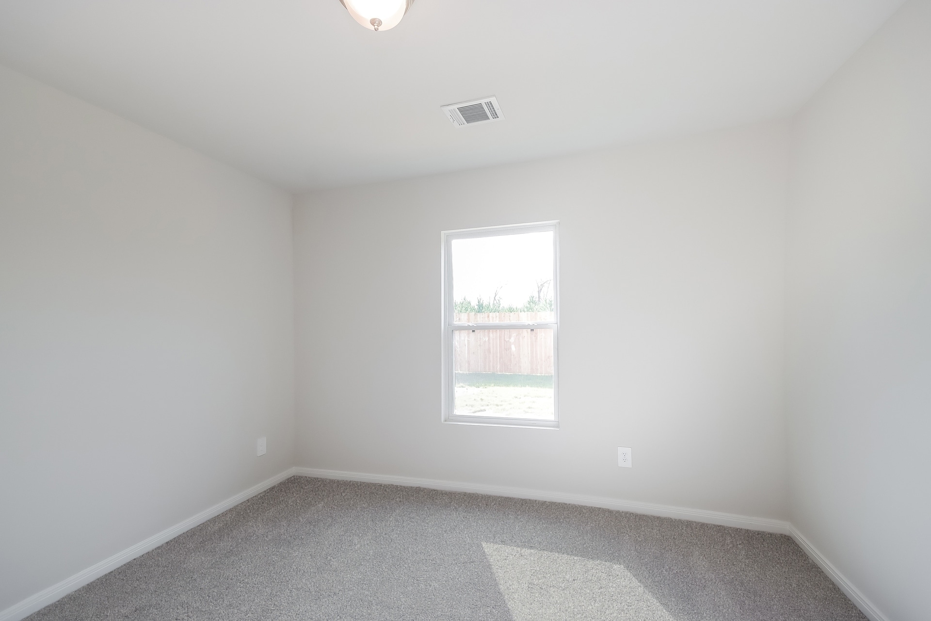 Building Photo - 15819 Del Norte Dr