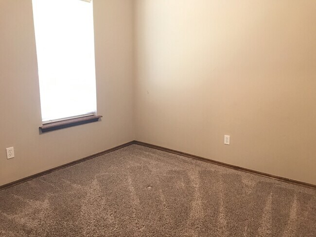 Building Photo - Open Plan - 3 Beds + Office - Moore Schools