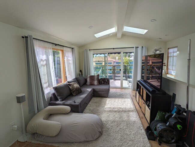 Building Photo - 820 46th St