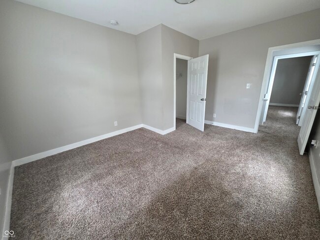 Building Photo - 327 N Sherman Dr