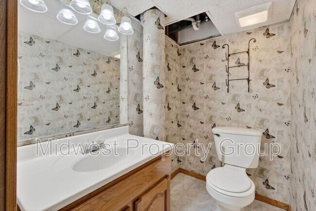 Building Photo - 535 Bardot Dr