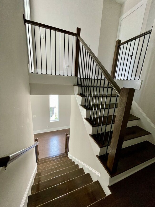 Building Photo - End-unit townhome in Westside Atlanta