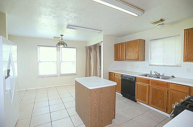 Building Photo - 2818 Russett Pl W