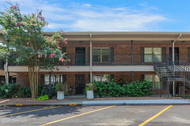 Building Photo - 112 Hillside Dr
