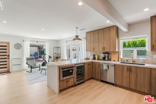 Building Photo - 5737 Allott Ave