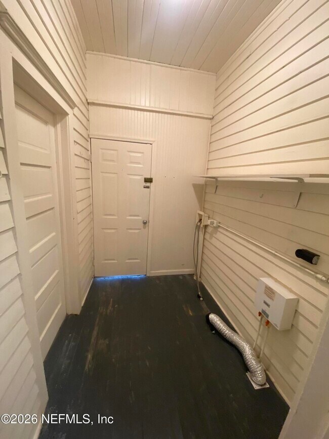 Building Photo - 2316 Gilmore St