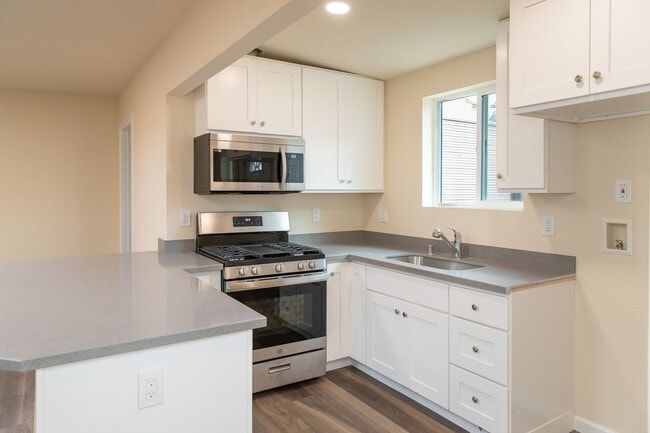 Building Photo - Recently Remolded Unit  2 bed/1 bath in South Salinas