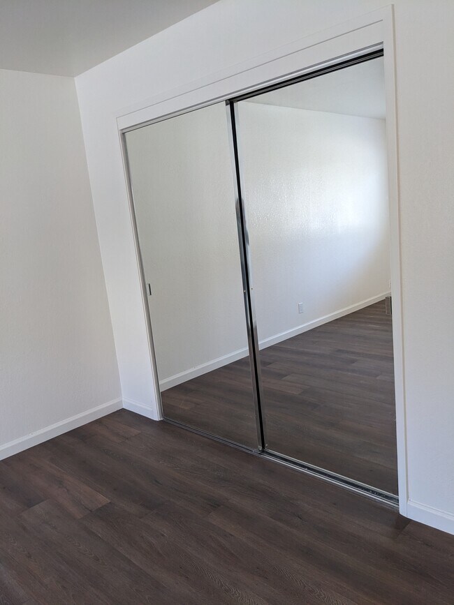 Building Photo - 3208 Countryside Dr