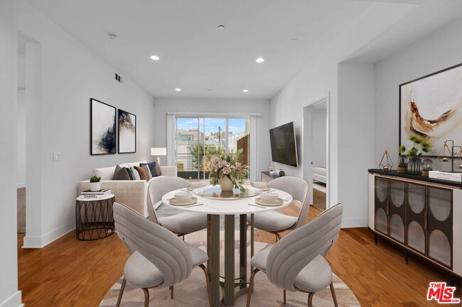 Building Photo - 4211 Redwood Ave