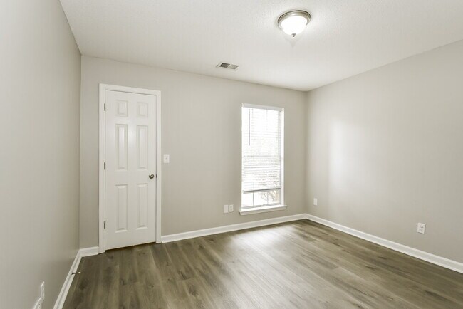 Building Photo - 13218 Sandbourne S