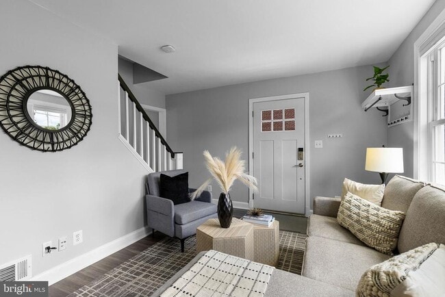 Building Photo - 2613 S Troy St