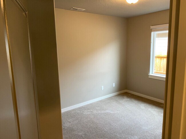 Building Photo - 61357 SE Matthew St