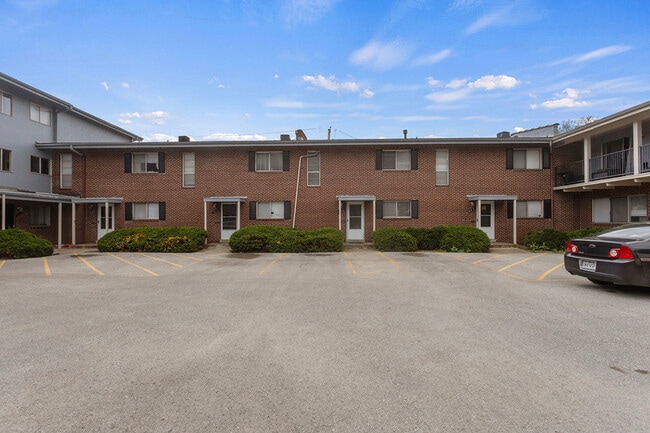 Building Photo - 421 W 87 Pl