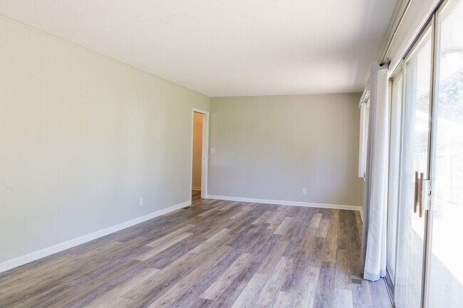 Building Photo - Newly renovated 3 bed and 1.5 bath house in Jonesborough