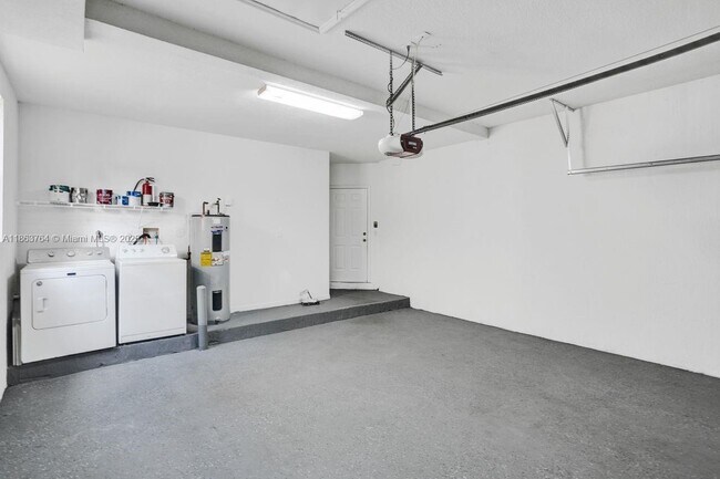 Building Photo - 4417 NW 113th Pl