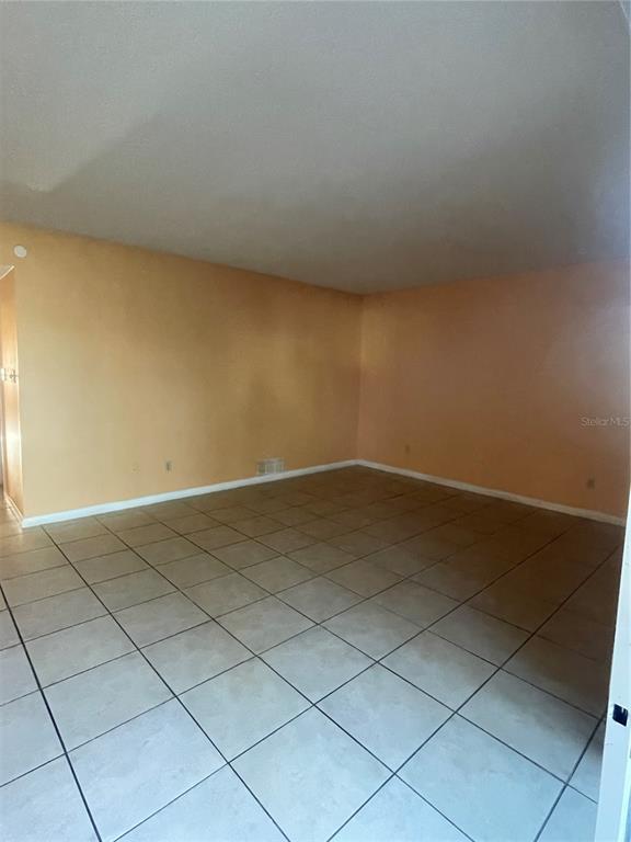 Building Photo - 549 Fairways Dr