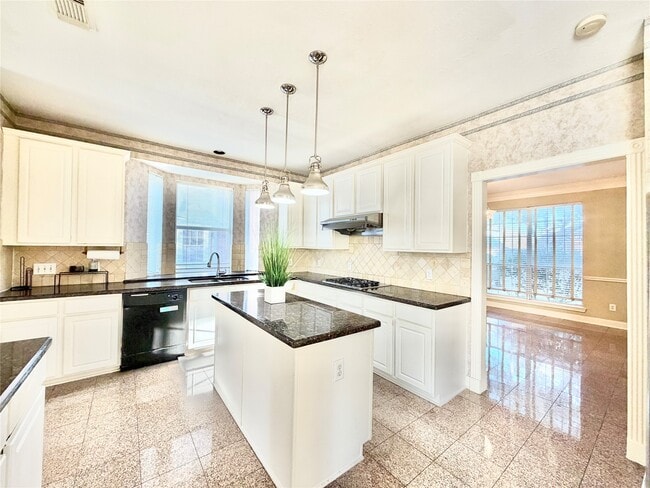 Building Photo - 1916 Lakewinds Dr