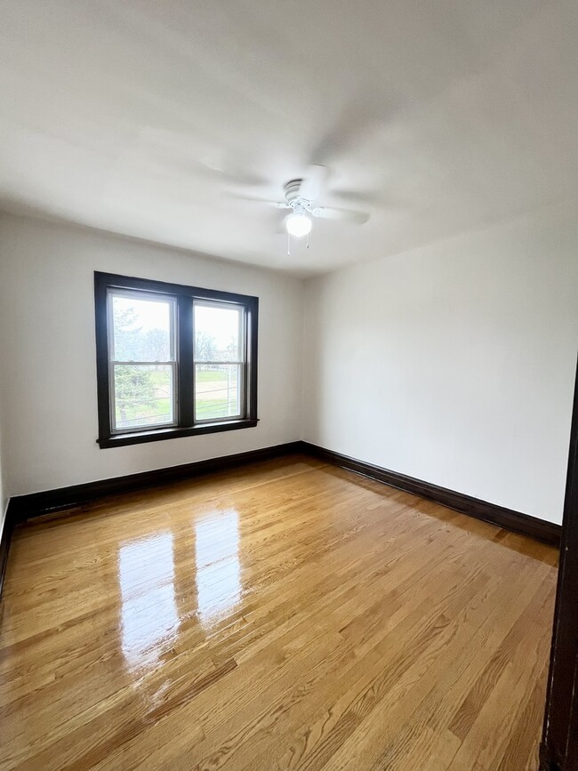 Building Photo - 2316 N Leclaire Ave