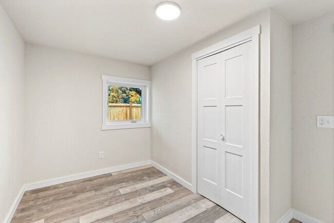 Building Photo - 460 N James Ave