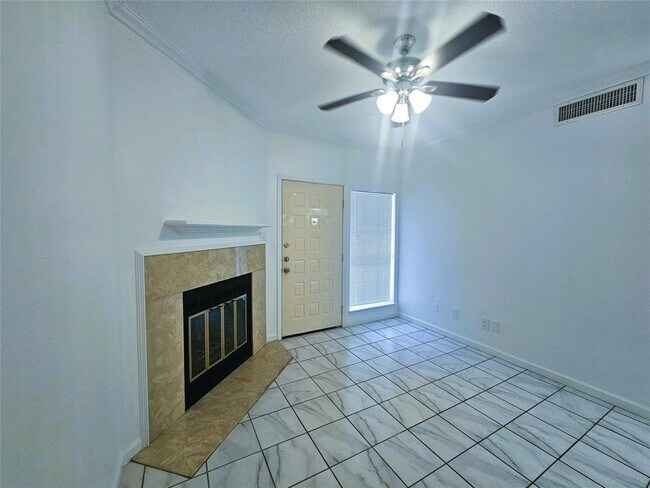 Building Photo - 921 Marine Dr