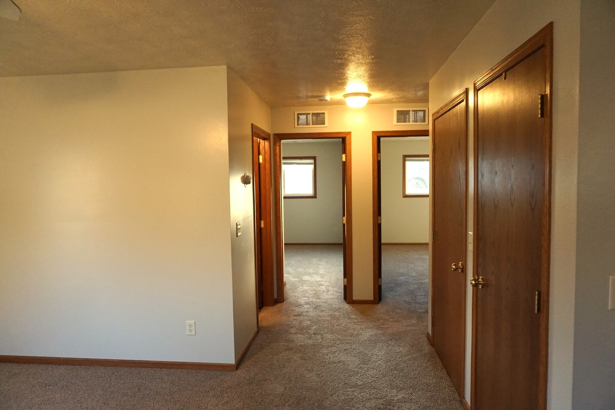 Building Photo - 1400 E Rushmore Dr