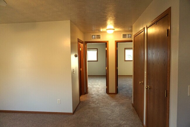 Building Photo - 1400 E Rushmore Dr