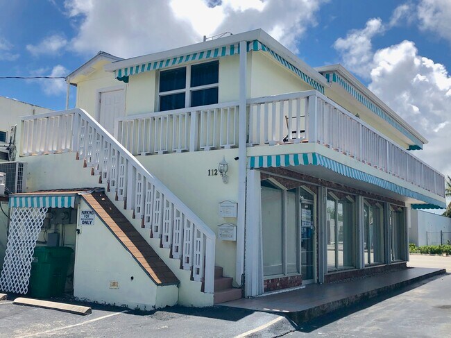 Entire upstairs 2/1 apartment - 112 S Federal Hwy