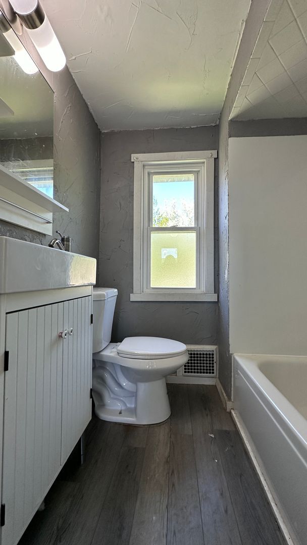 Building Photo - Spacious 3-bed home in Midland, PA!