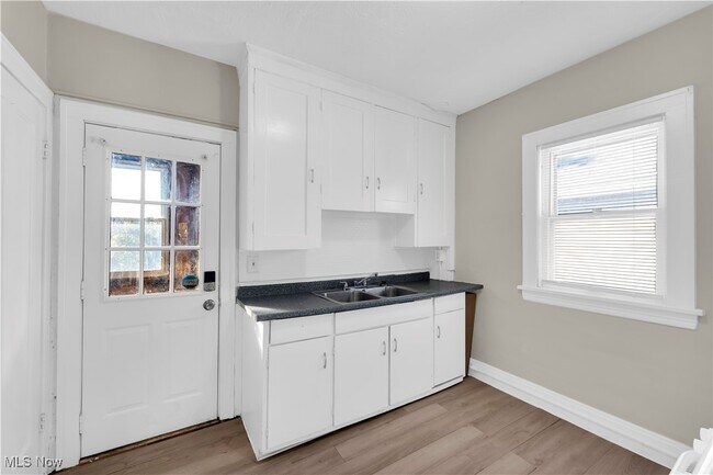 Building Photo - 1512 W 116th St