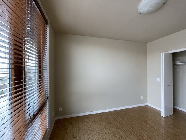 Building Photo - 2220 W Woodin Ave