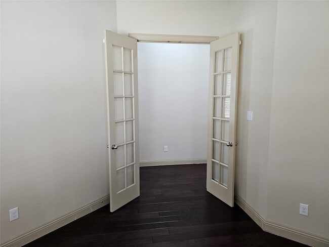 Building Photo - 4012 Eaton Park Dr