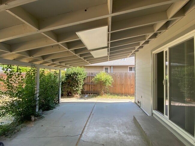 Primary Photo - 561 Azalea Way