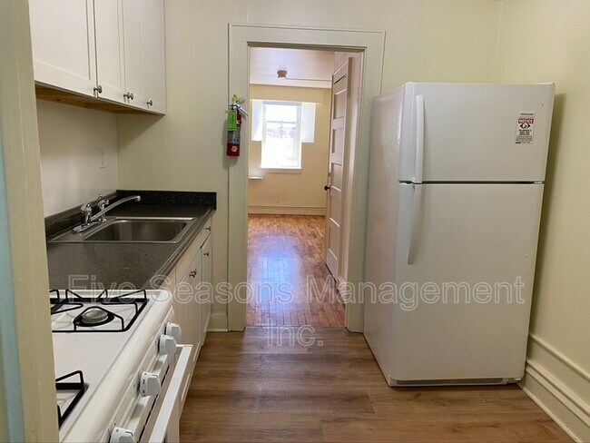 Building Photo - 346 Shelburne Rd