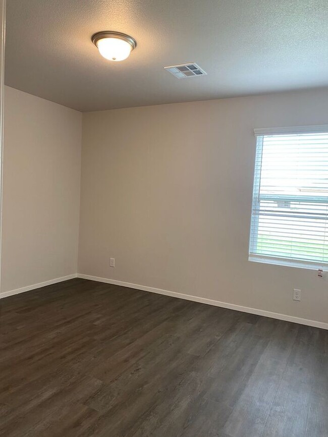 Building Photo - *Pre-leasing* Four Bedroom | Two Bath Home...