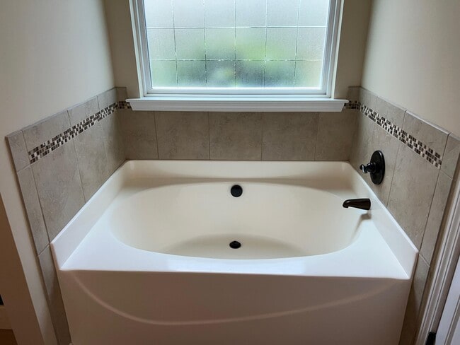 Building Photo - 172 Kline St NW