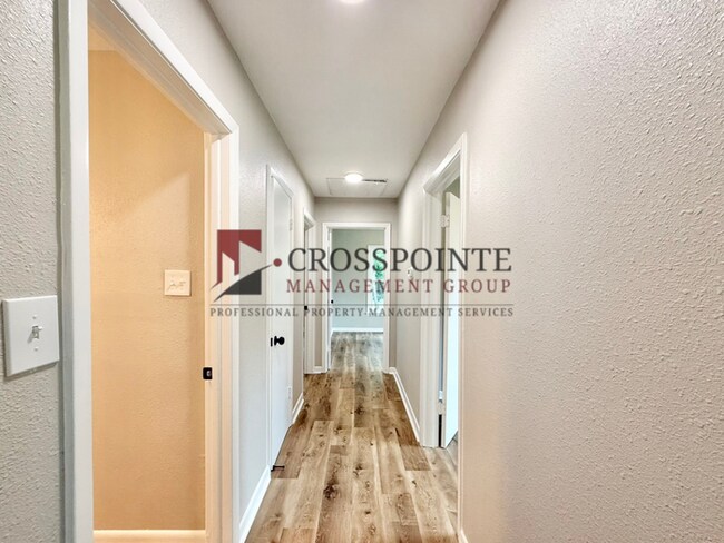 Building Photo - Newly Renovated 3 Bedroom 1 Bathroom Home!