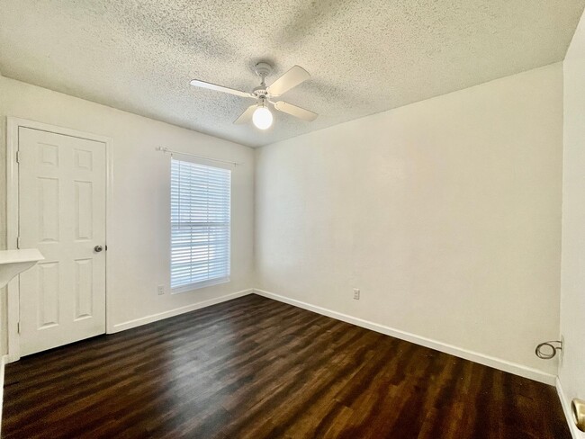 Building Photo - A Perfect Home, In A Perfect Location!